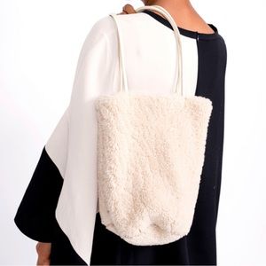 STUNNING hannah emile sherpa pail in ivory